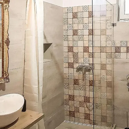 Amazing In W/ Wifi And 2 Bedrooms *